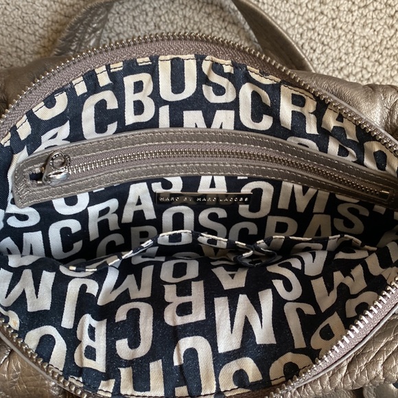 Marc by Marc Jacobs Purse. Roomy shoulder bag. - Picture 6 of 7